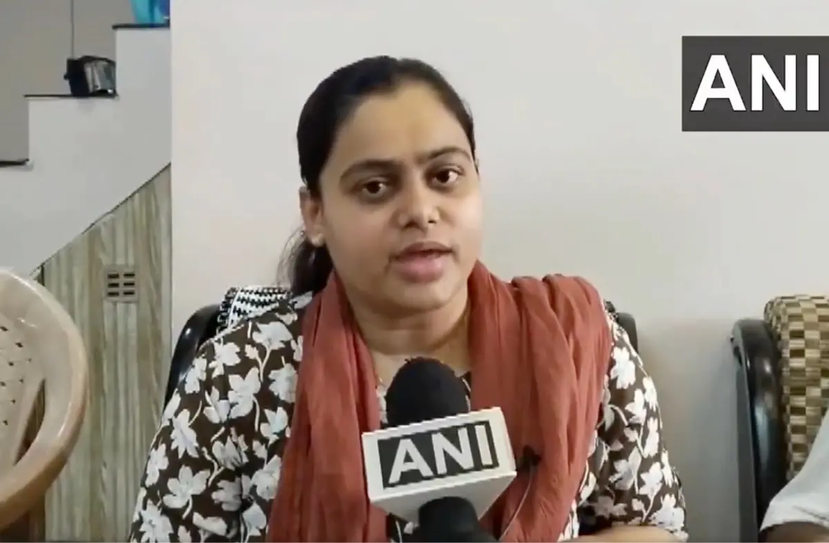 ▲印度航空墜機空難震驚全球，有一名原本要搭乘失事飛機的女子，因為市區塞車、遲到10分鐘導致無法登機，卻反而因禍得福逃過死劫。（圖／翻攝自Ｘ）