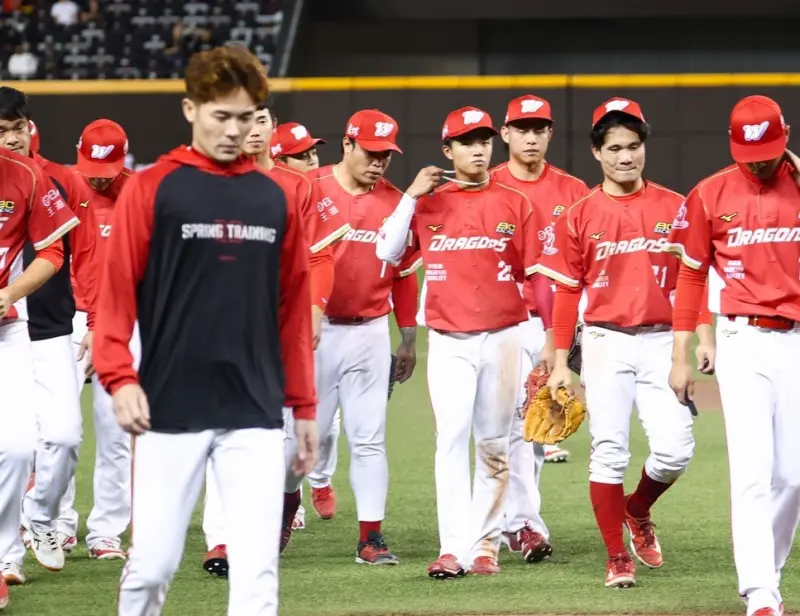 ▲味全龍劉俊緯昨日發生再見暴傳，龍隊也因此遭到富邦悍將逆轉，以1：2落敗。（圖／味全龍提供）