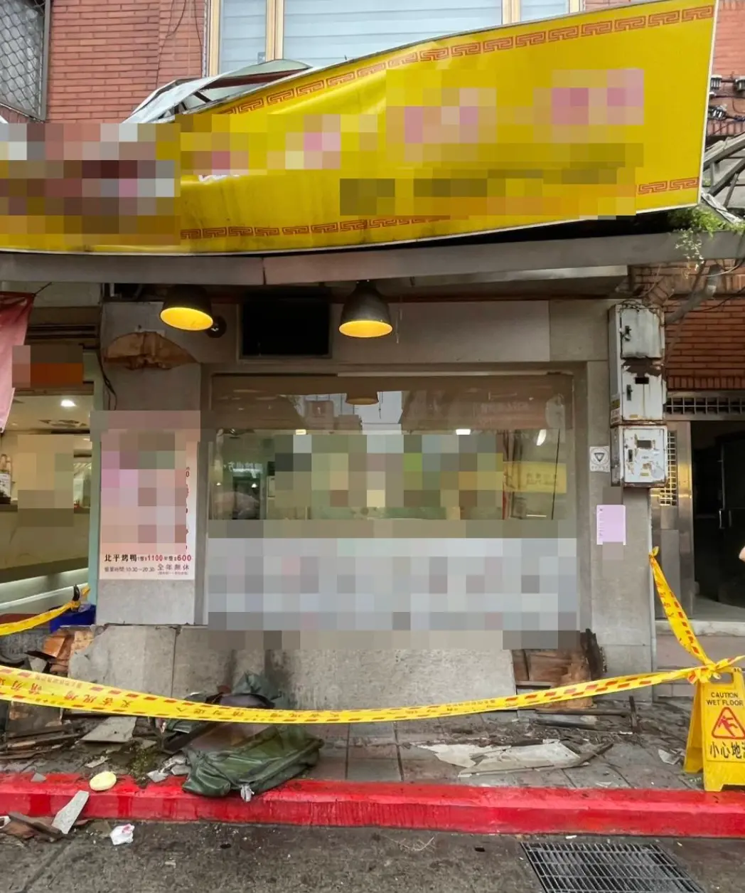 ▲ 事發於北市松山區，一名17歲少年疑似和父母爭吵，情緒失控從八樓跳下，狠摔在招牌上，導致招牌扭曲變形，少年則骨折送醫。（圖／翻攝畫面）