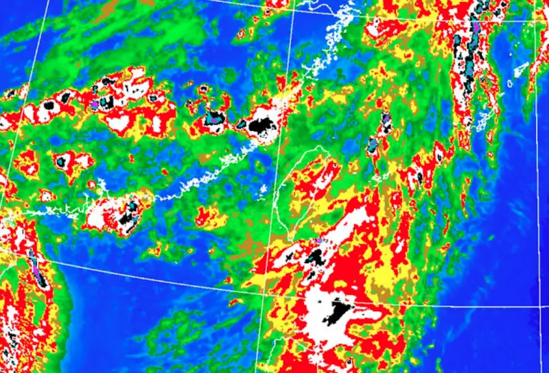 ▲受到蝴蝶颱風外圍環流與低壓帶雙重影響，高雄今（13）日豪雨持續整天，桃源區復興里、拉芙蘭里、梅山里明（14）日停止上班上課。（圖／取自中央氣象署）
