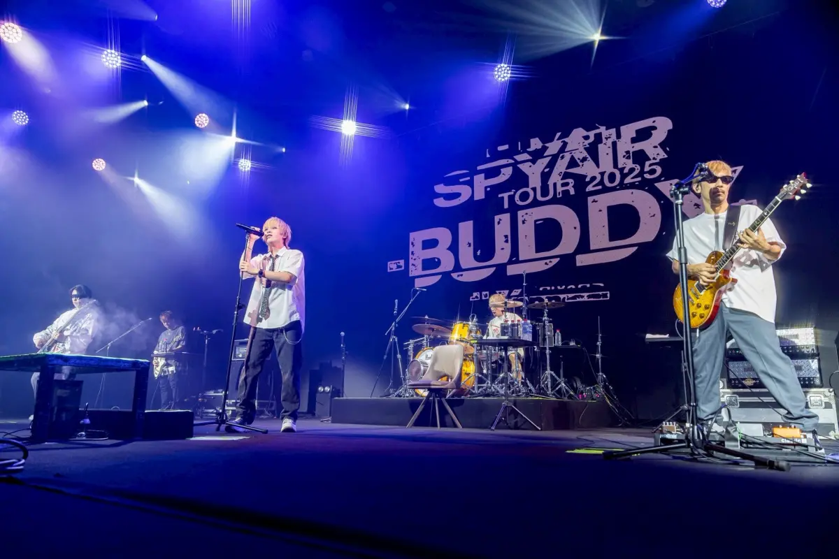 ▲日本人氣樂團SPYAIR今（13）日來台開唱，還衝向觀眾席和粉絲互動，而過去就曾造訪台灣5次的他們，自爆最愛台灣的臭豆腐。（圖／梵思娛樂提供）