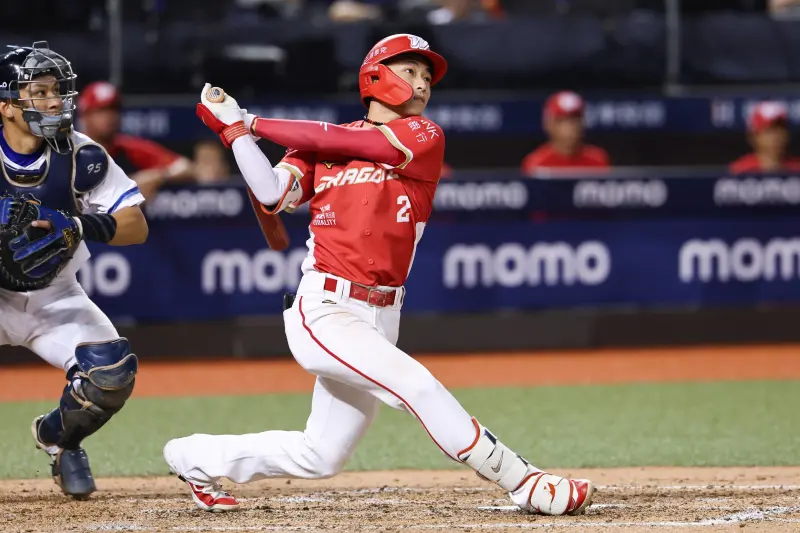 ▲味全龍郭天信在9局上跑出內野安打，並且靠著對手失誤以及隊友推進回到本壘。（圖／味全龍提供）