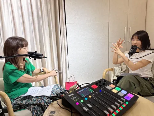 ▲愛莉莎莎(右)在黃大米(左)的節目中,暢談自己過往爭議。(圖/翻攝自黃大米臉書) ▲愛莉莎莎(右)在黃大米(左)的節目中,暢談自己過往爭議。(圖/翻攝自黃大米臉書)