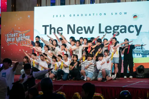 ▲台中葳格小學北屯校區英文話劇與舞蹈演出為畢業典禮落下帷幕。（圖／葳格提供）