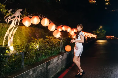 2025年九份燈籠祭最大亮點,就是位於輕便路上象徵祝福、長達20公尺的燈「龍」。(圖/新北市府提供) ▲2025年九份燈籠祭最大亮點,就是位於輕便路上象徵祝福、長達20公尺的燈「龍」。(圖/新北市府提供)