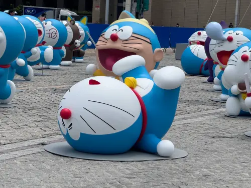 共有60座各種不同造型立體哆啦A夢,都在台北市府前廣場。(圖/北市府提供) ▲共有60座各種不同造型立體哆啦A夢,都在台北市府前廣場。(圖/北市府提供)