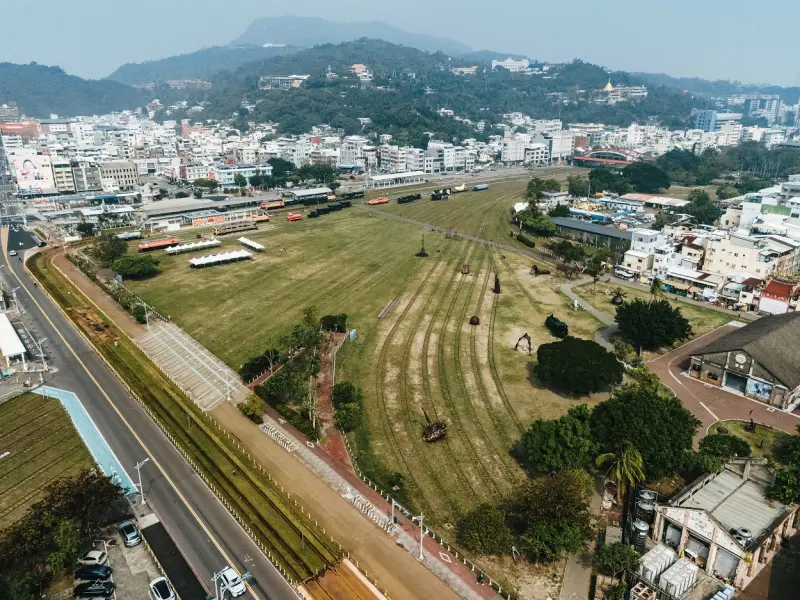 ▲高雄港站容積調配案通過保留哈瑪星5.7公頃鐵道休閒空間。（圖／高市府都發局提供）