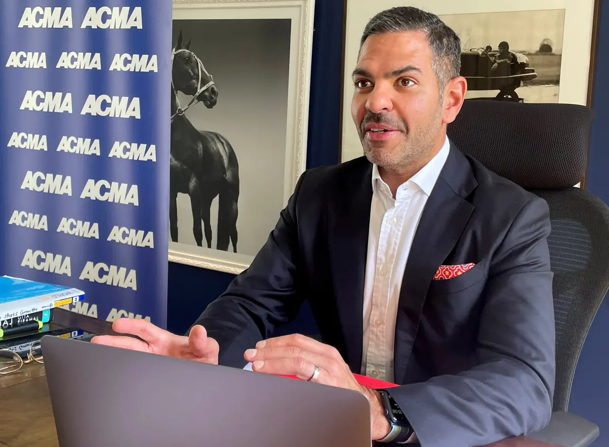 ▲53歲的印度億萬富豪卡普爾（Sunjay Kapur），本月12日在英國參加馬球比賽時離奇身亡。據了解，卡普爾不小心吞下一隻蜜蜂後遭螫，引發心臟驟停，最終搶救無效逝世。（圖／路透／達志影像）