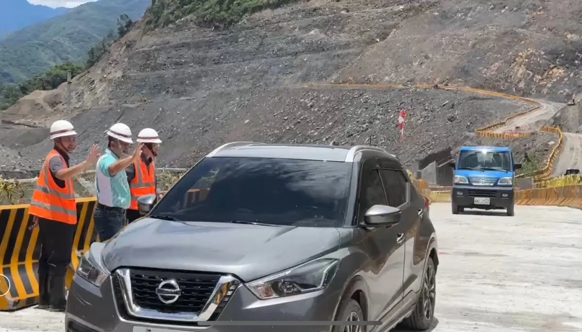 ▲南橫公路明霸克露橋路段13日受豪雨災害道路中斷，公路單位提前部署發揮功效，快速解除孤島、恢復部落聯外交通。（圖／公路局南區養護工程分局）