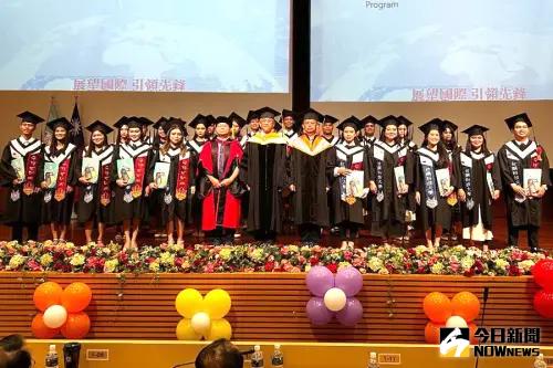 ▲台鋼科技大學舉辦114級畢業典禮,各學院系所頒發畢業證書。(圖/記者黃守作攝,2025.06.14) ▲台鋼科技大學舉辦114級畢業典禮,各學院系所頒發畢業證書。(圖/記者黃守作攝,2025.06.14)