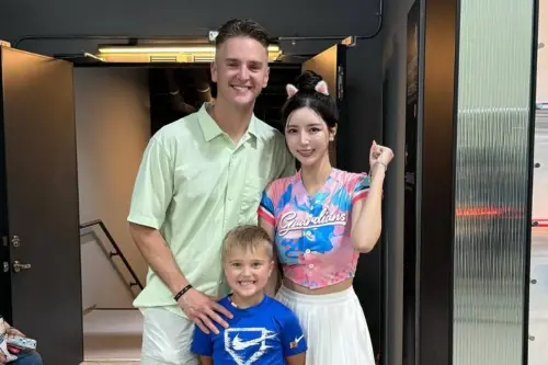 ▲富邦悍將新洋投布坎南（David Buchanan）昨（13）日在台北大巨蛋迎來中職一軍初登板，對上味全龍主投5局僅失1分非自責分，展現穩定壓制力。而場邊最開心的，莫過於他的鐵粉南珉貞。（圖／取自南珉貞IG）