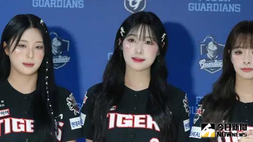 ▲高佳彬(中)首度來台應援,對於能登上臺北大巨蛋應援舞台,感到十分緊張且興奮。(圖/記者張一笙攝) ▲高佳彬(中)首度來台應援,對於能登上臺北大巨蛋應援舞台,感到十分緊張且興奮。(圖/記者張一笙攝)