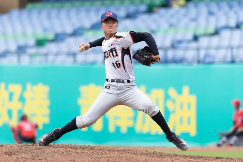 ▲台中市投手王奕翔神似富邦悍將陳仕朋，拿下玉山盃大會MVP後，確定投入中職選秀。（圖／中華棒協提供）