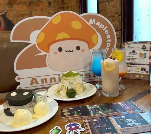 ▲美好年代台中店能點到新楓之谷內的橘色、藍色、白色藥水特製飲品，甚至還有地鐵的大幽靈舒芙蕾、沼澤地的鱷魚舒芙蕾可以品嚐。（圖／遊戲橘子）