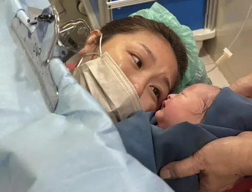 ▲黃鈺文在社群曬出與兒子對視的溫馨畫面,收穫不少粉絲祝福。(圖/IG mickeyhuang0126) ▲黃鈺文在社群曬出與兒子對視的溫馨畫面,收穫不少粉絲祝福。(圖/IG mickeyhuang0126)