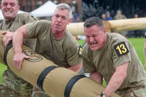 ▲在閱兵儀式正式開始前，會場一早已在舉辦許多相關活動，包括士官兵們的體能競賽。（圖／美聯社／達志影像）