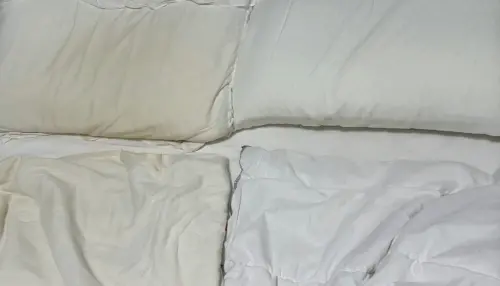 ▲不少網友近日熱烈討論男生睡過的枕頭為何都會比較黃的問題,許多人妻、女友紛紛心有戚戚焉。(圖/Threads) ▲不少網友近日熱烈討論男生睡過的枕頭為何都會比較黃的問題,許多人妻、女友紛紛心有戚戚焉。(圖/Threads)
