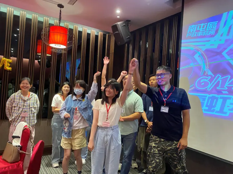▲中市府舉辦「霓虹光炫、夏戀派對」單身聯誼活動，超驚喜成功促成17對互表心意，配對率高達85%(圖／民政局提供2025.6.15)