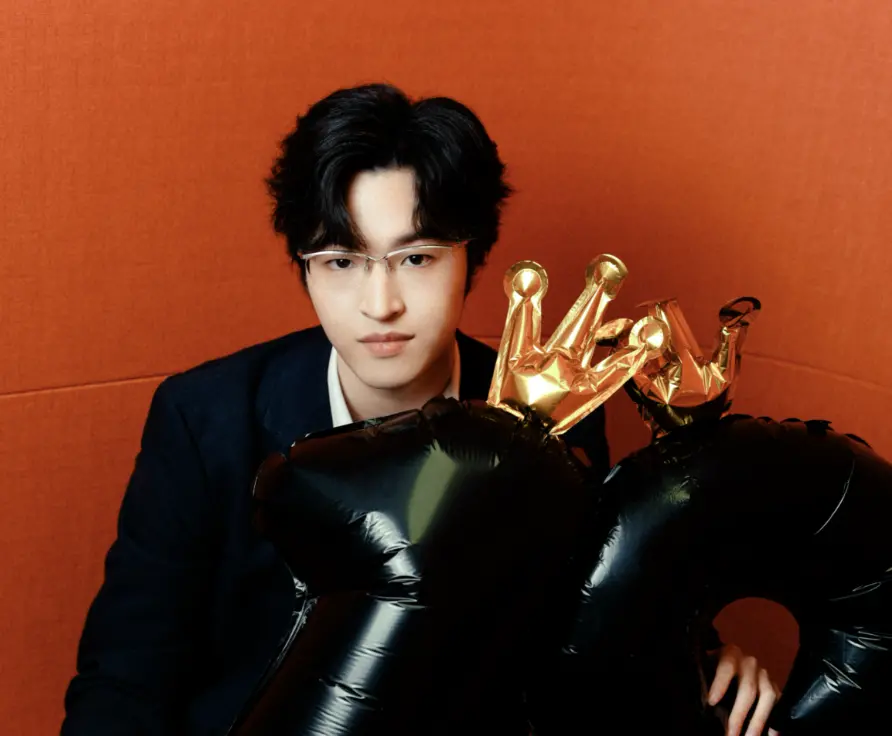 ▲剛滿18歲的馬世天（如圖），被認為長相神似爸爸馬景濤，網友直呼基因太神，認為他和馬景濤有如一個模子刻出來。（圖／摘自微博）