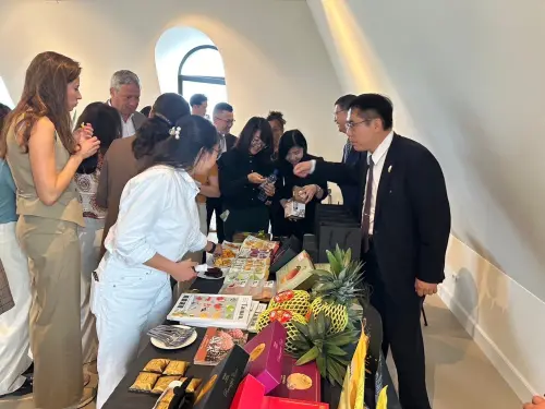 ▲黃偉哲憶及（113）年9月曾前往荷蘭舉辦台南物產推介會，遭遇歐盟檢疫限制，感謝中央相關部會與防檢署積極協調，終於爭取開放市場。（圖／南市府提供）
