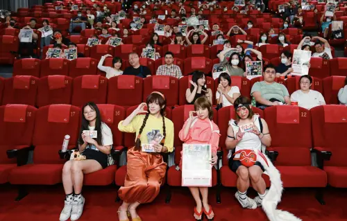 ▲全台一日大銀幕限定的《神隱少女》特別場,吸引不少動畫粉絲前來應援。(圖/甲上娛樂提供) ▲全台一日大銀幕限定的《神隱少女》特別場,吸引不少動畫粉絲前來應援。(圖/甲上娛樂提供)