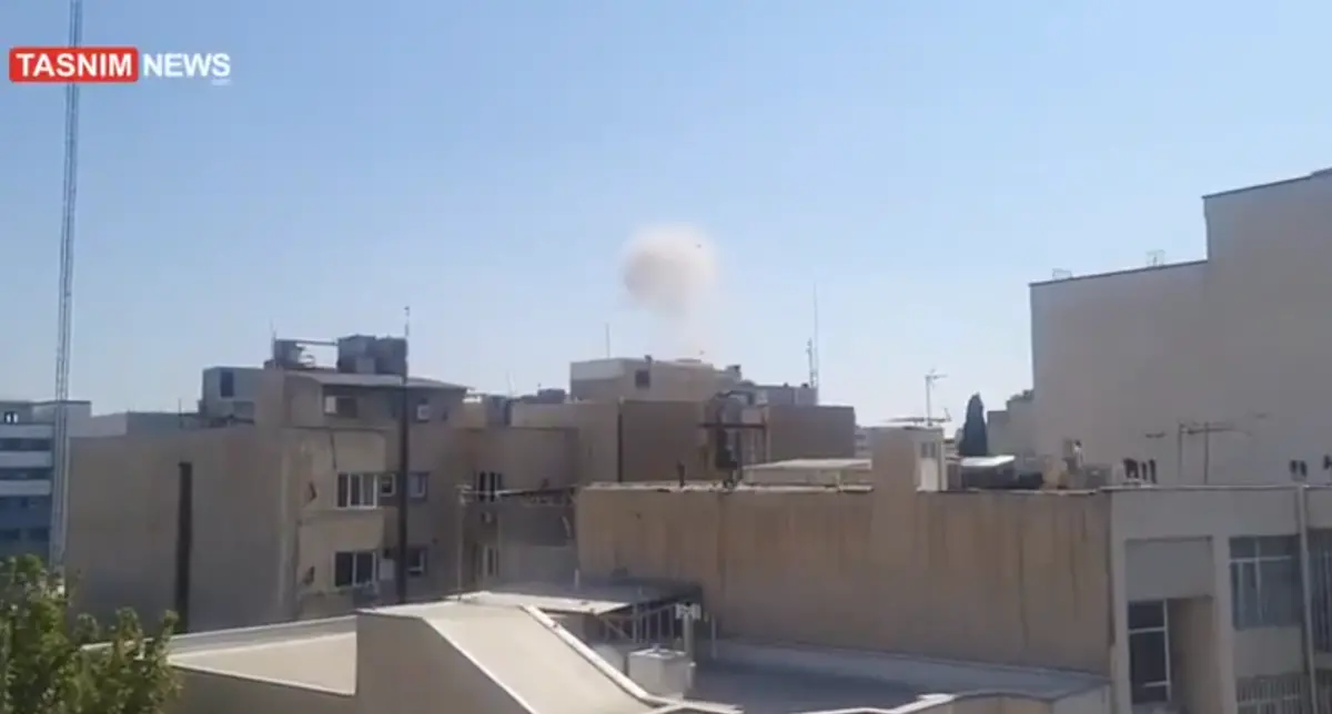 ▲伊朗德黑蘭15日再傳爆炸聲，傷亡不明。（翻攝自Ｘ／War_Doctrine）