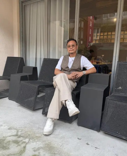 ▲張世近年來定居在泰國,很習慣當地生活,覺得學藝術的人在那兒會很有收穫。(圖/記者蘇詠智攝) ▲張世近年來定居在泰國,很習慣當地生活,覺得學藝術的人在那兒會很有收穫。(圖/記者蘇詠智攝)