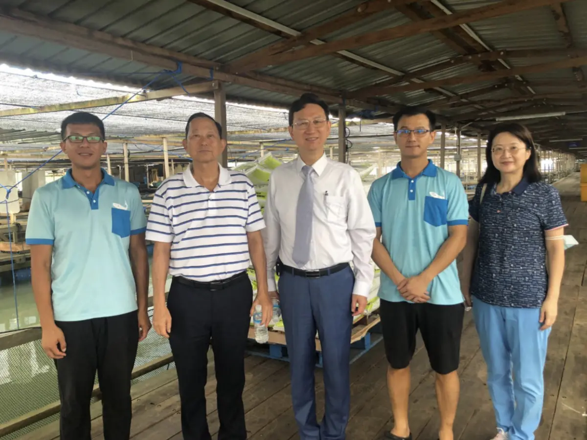 ▲我國駐新加坡代表童振源走訪百美海洋牧場。（圖／翻攝自臉書）