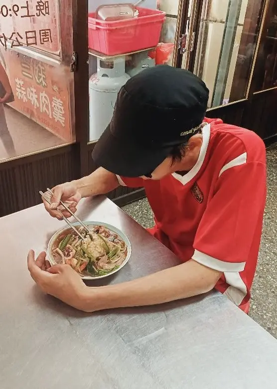 ▲21歲的黃姓青年從小沒報過戶口,目前被安置在中途之家。(圖/翻攝台中市北屯區北京里長蘇乙青臉書,2025.06.16)