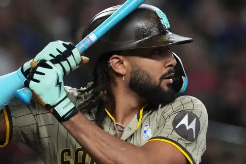 ▲根據美媒《The Athletic》等多家外國媒體報導，美國職業棒球大聯盟（Major League Baseball）聖地牙哥教士球星Fernando Tatis Jr.已於今（24）日正式對一家名為「Big League Advance（BLA）」的公司提起訴訟，指控其涉嫌對來自拉丁美洲的年輕貧困球員進行不當的金錢壓榨與非法放貸。（圖／美聯社／達志影像）