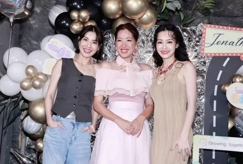 ▲王思佳(右起)、劉伊心、徐小可出席《一起長大吧!》記者會,該節目是她們各自帶小孩錄製的全新YT頻道節目。(圖/記者吳翊緁攝) ▲王思佳(右起)、劉伊心、徐小可出席《一起長大吧!》記者會,該節目是她們各自帶小孩錄製的全新YT頻道節目。(圖/記者吳翊緁攝)