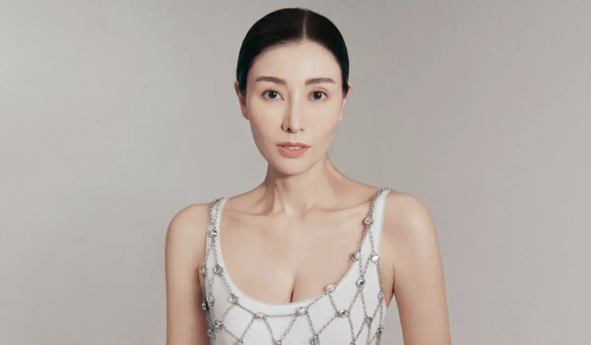 ▲「最美港姐」李嘉欣（如圖）今日迎來了55歲生日！她和富豪許晉亨結婚15年育有一子，不過卻沒有繼承夫家財產的資格，只能靠用領800萬過日子。（圖／李嘉欣IG）