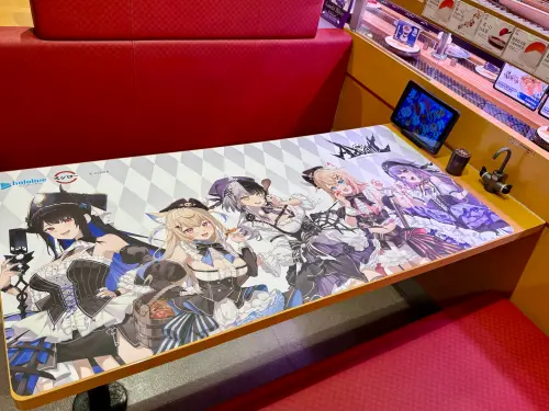 ▲《hololive English -Advent-》降臨台灣壽司郎陪用餐。（圖／記者蕭涵云攝）