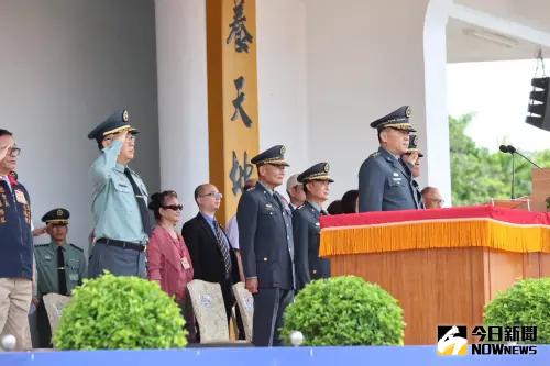 陸軍軍官學校建校101週年舉行校慶典禮,由上將司令呂坤修親臨主持並校閱學員 ▲陸軍軍官學校建校101週年舉行校慶典禮,由上將司令呂坤修親臨主持並校閱學員。(圖/記者莊全成攝,2025.06.16)