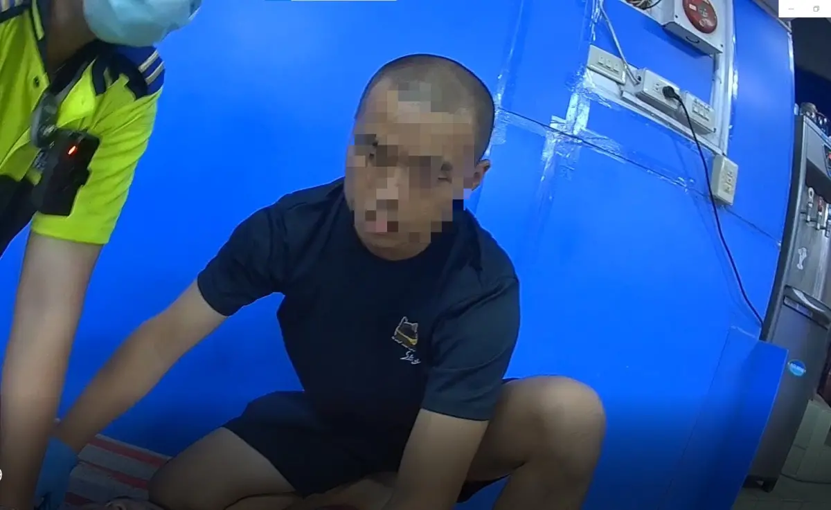 ▲6月13日晚間有位「神秘光頭俠」，操作極度熟練的CPR及專業BVM給氧，協助醫師以及消防隊救援突然倒地的病患。（圖／新埔消防分隊）