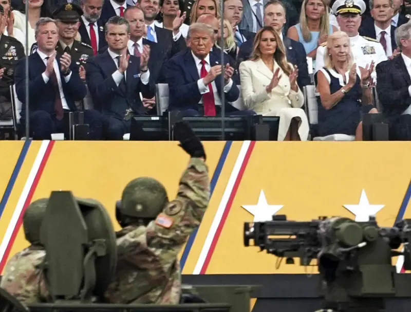    ▲美國川普政府在6月時舉行了大型閱兵儀式，以慶祝美國陸軍成立250週年。（圖／美聯社／達志影像）  