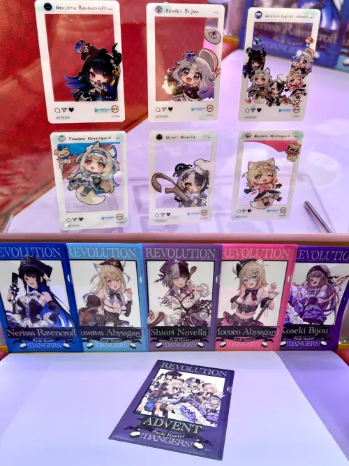 ▲由上至下：「盲袋透卡」共6款、「A4資料夾」共6款。（圖／記者蕭涵云攝）