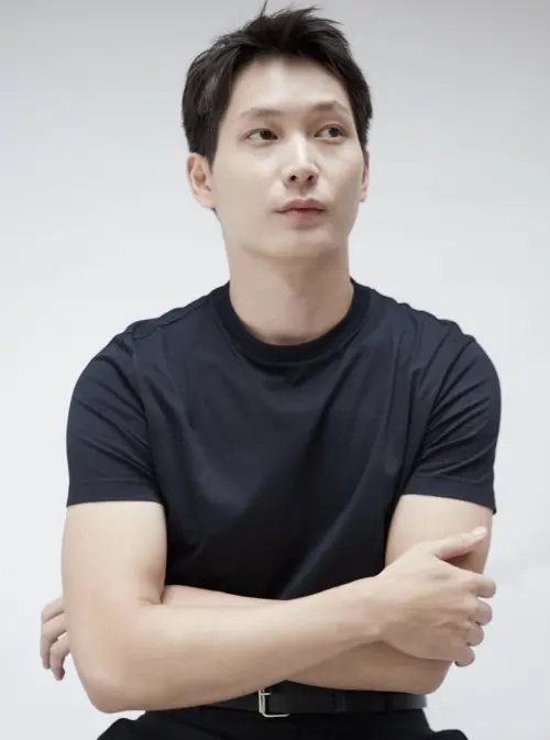 Ice在成為演員以前是名國際級模特兒,目前是唯一一個在韓國走T台的泰國模特。(圖/翻攝自Instagram) ▲Ice在成為演員以前是名國際級模特兒,目前是唯一一個在韓國走T台的泰國模特。(圖/翻攝自Instagram)