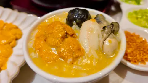 ▲「澎湖馬糞海膽粥」搭配奢華食材，一展粥的極致美味。（圖／記者陳美嘉翻攝）