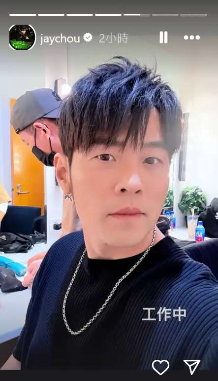 周杰倫大病初癒「狀態驚喜回春」!疑錄製專輯自拍:工作中 ▲周杰倫大病初癒「狀態驚喜回春」!疑錄製專輯自拍:工作中