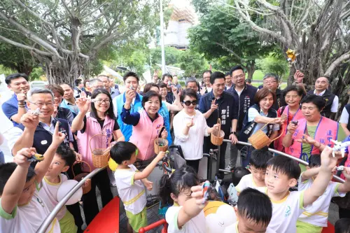 中市最有魅力親子樂園 中央公園飛行主題遊戲場登場 ▲台中最有魅力親子樂園,「中央公園飛行美樂地特色遊戲場」,市長盧秀燕邀請市民朋友及全台遊客前來體驗(圖/建設局提供2025.6.16)