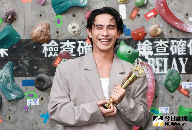 柏霖不閃兵「入伍交到好兄弟」　帶爸媽走紅毯搶下2025金曲歌王！