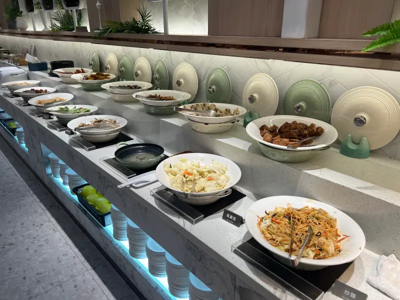 ▲「我家牛排」如今已大升級，結合豐富品項的Buffet，在平價牛排界占有一席之地，CP值更是被不少老饕讚爆。（圖／記者賴禹妡攝）