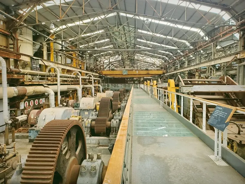 ▲製糖工廠內部規劃參觀路線，透過導覽人員的解說，民眾能清楚瞭解蔗糖生產過程。（圖／台糖提供）