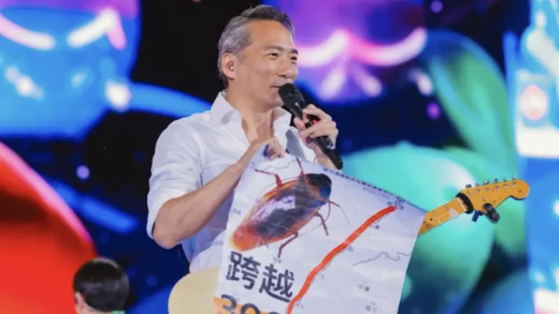 五月天石頭「曾吃過蟑螂」！還原過程全場嚇瘋　歌迷1舉動逼到他