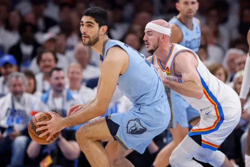 Santi Aldama今夏是受限制自由球員,灰熊很可能會嘗試續留住他。(圖/美聯社/達志影像) ▲Santi Aldama今夏是受限制自由球員,灰熊很可能會嘗試續留住他。(圖/美聯社/達志影像)