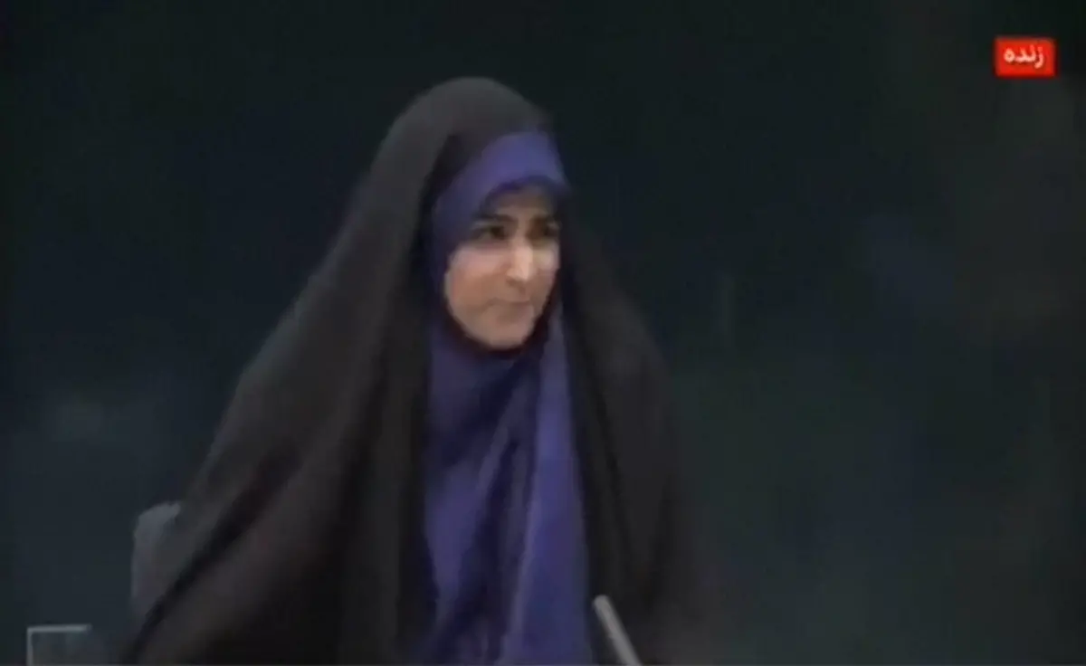 ▲伊朗國營電視台的主播，16日在進行直播工作時，遭遇以色列襲擊，倉皇逃離現場。（圖／截取自影片）