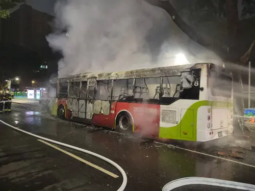北市262電動公車起火陷火海　三天內安檢858輛車、充電系統
