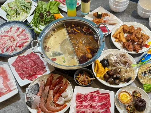 ▲「饗麻饗辣 PLUS LaLaport南港店」的熟食比起其他家分店更多。（圖／記者葉盛耀攝）