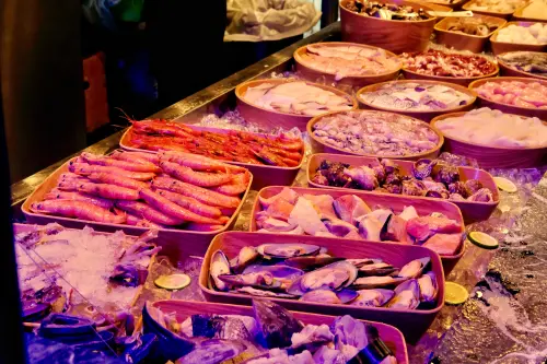 ▲海鮮選擇也相當多，多樣化的蝦子還有鮮蚵、龍膽石斑等。（圖／記者葉盛耀攝）